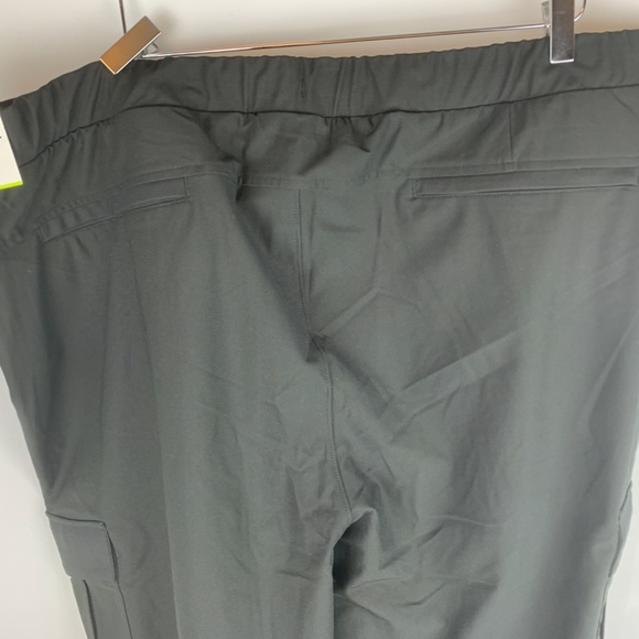 old navy Slim Go-Dry Cool Hybrid Jogger Cargo Pants for Men $45 - Picture 8 of 11